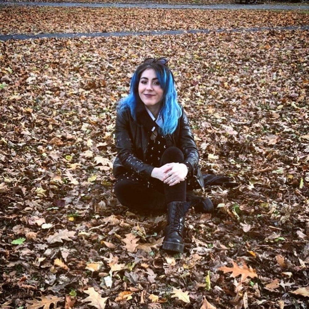 Meet your 🦇 Posher, Alejandra